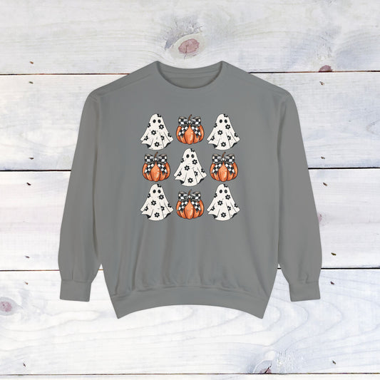 Who needs bows ..when you have pumpkins and ghosts? Comfort Colors Sweater