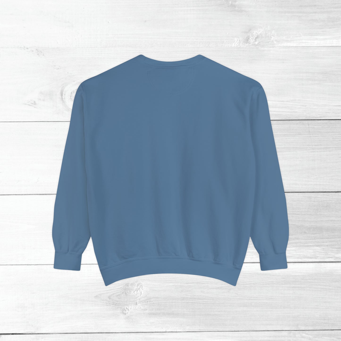 Momma, I'm in love with a criminal - Comfort Colors Sweater